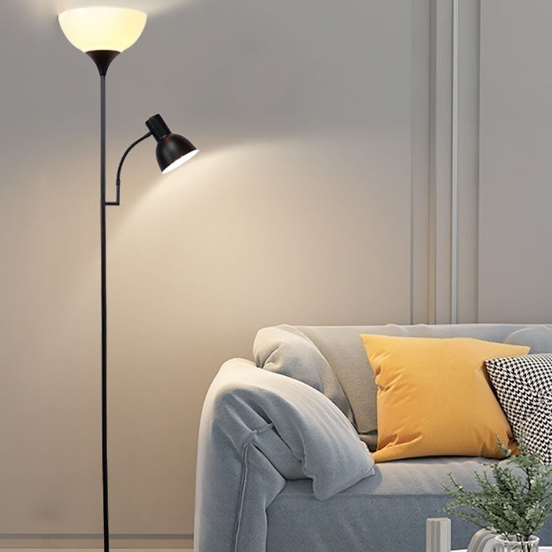 Minimalistische LED Stehlampe aus Eisen mit zwei Lichtquellen in Schwarz oder Gold