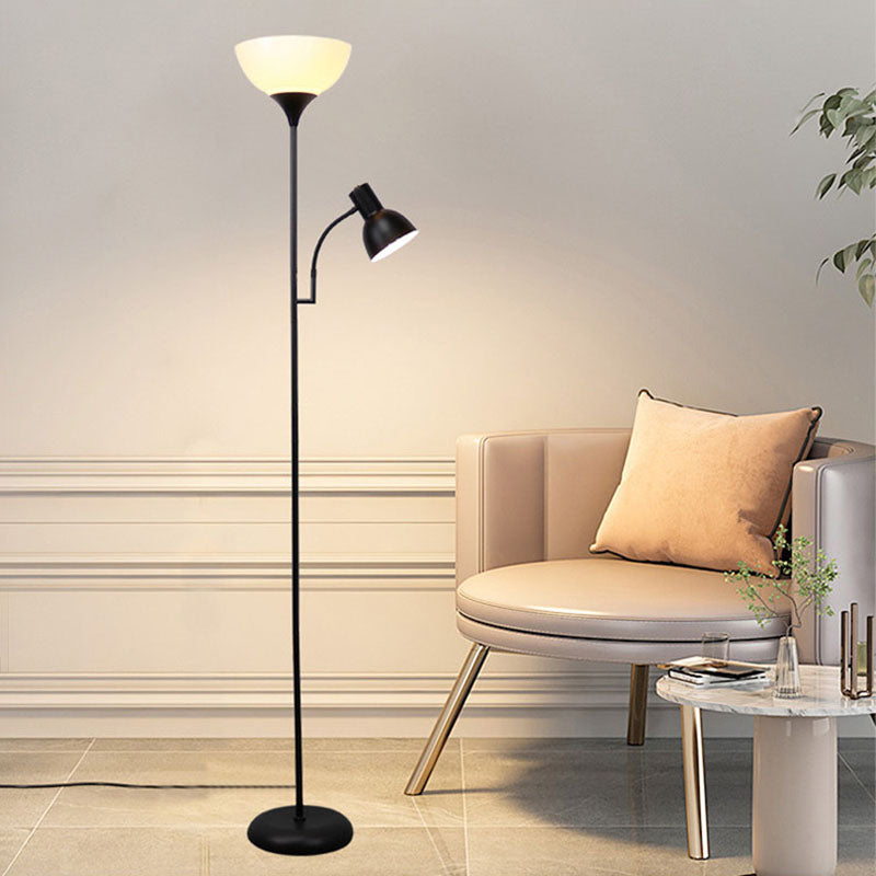 Minimalistische LED Stehlampe aus Eisen mit zwei Lichtquellen in Schwarz oder Gold