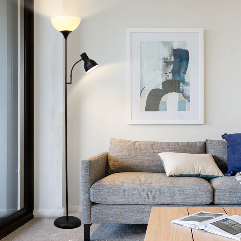 Minimalistische LED Stehlampe aus Eisen mit zwei Lichtquellen in Schwarz oder Gold