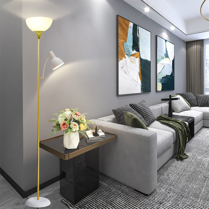 Minimalistische LED Stehlampe aus Eisen mit zwei Lichtquellen in Schwarz oder Gold