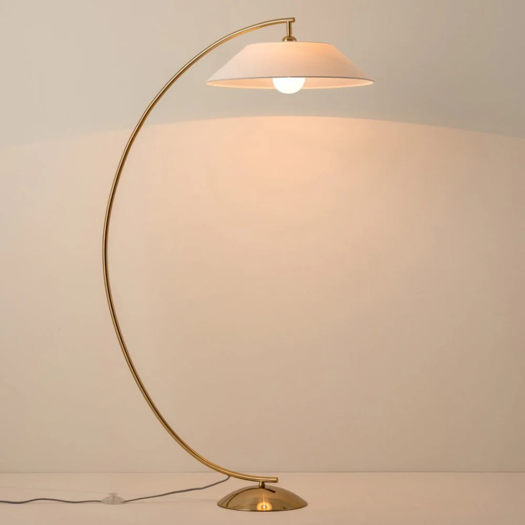 Domi - Stilvolle Stehlampe für Gemütliches Ambiente