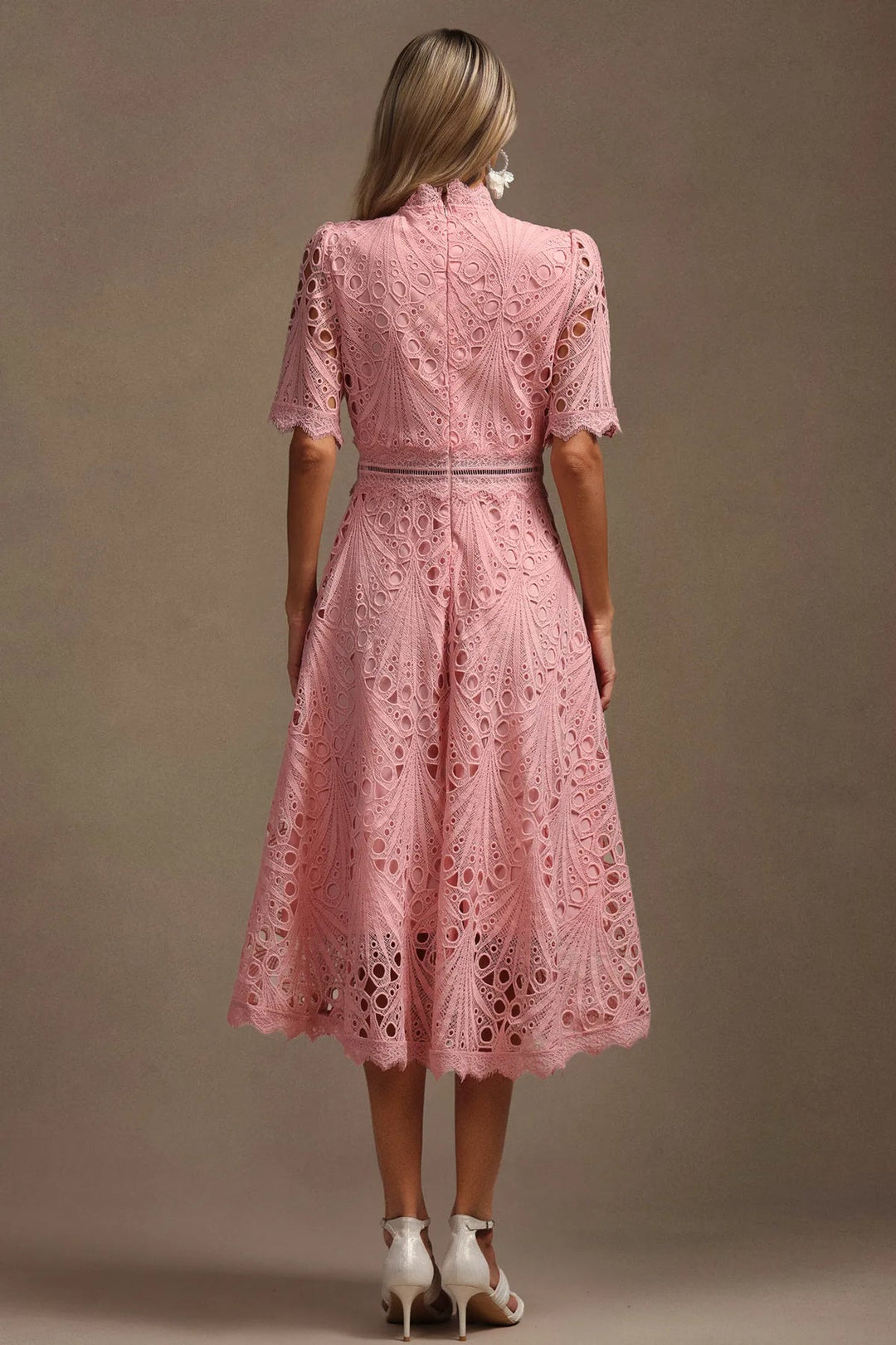 Vorelle - Blumenkleid mit Stickerei und kurzen Ärmeln