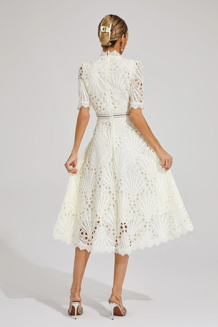 Vorelle - Blumenkleid mit Stickerei und kurzen Ärmeln