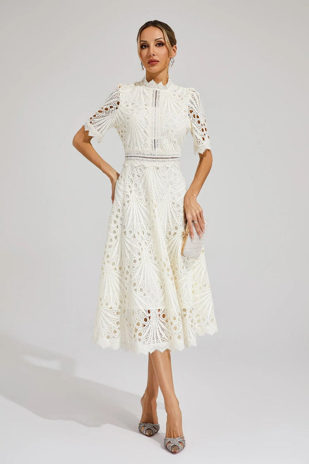 Vorelle - Blumenkleid mit Stickerei und kurzen Ärmeln