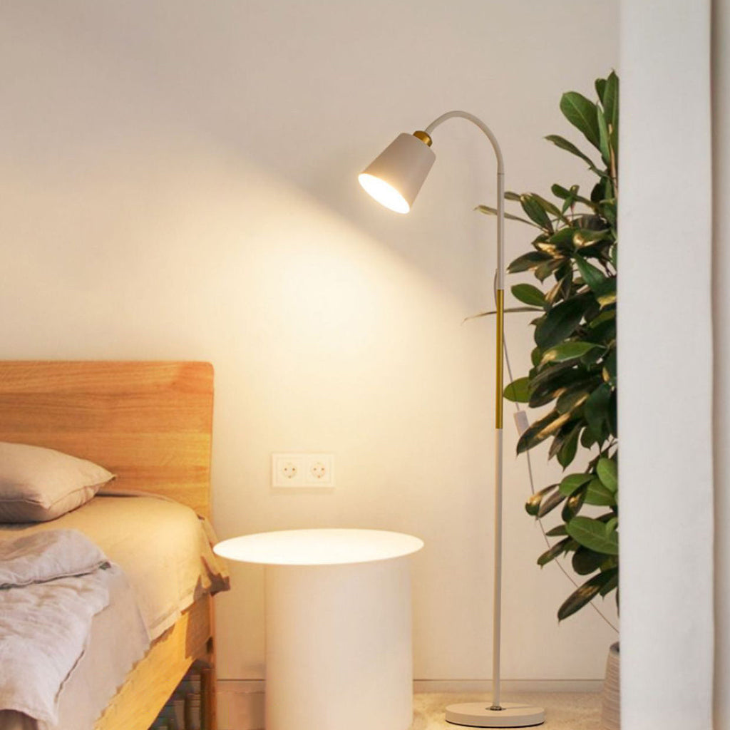 Minimalistische LED Stehlampe mit rundem PVC-Schirm