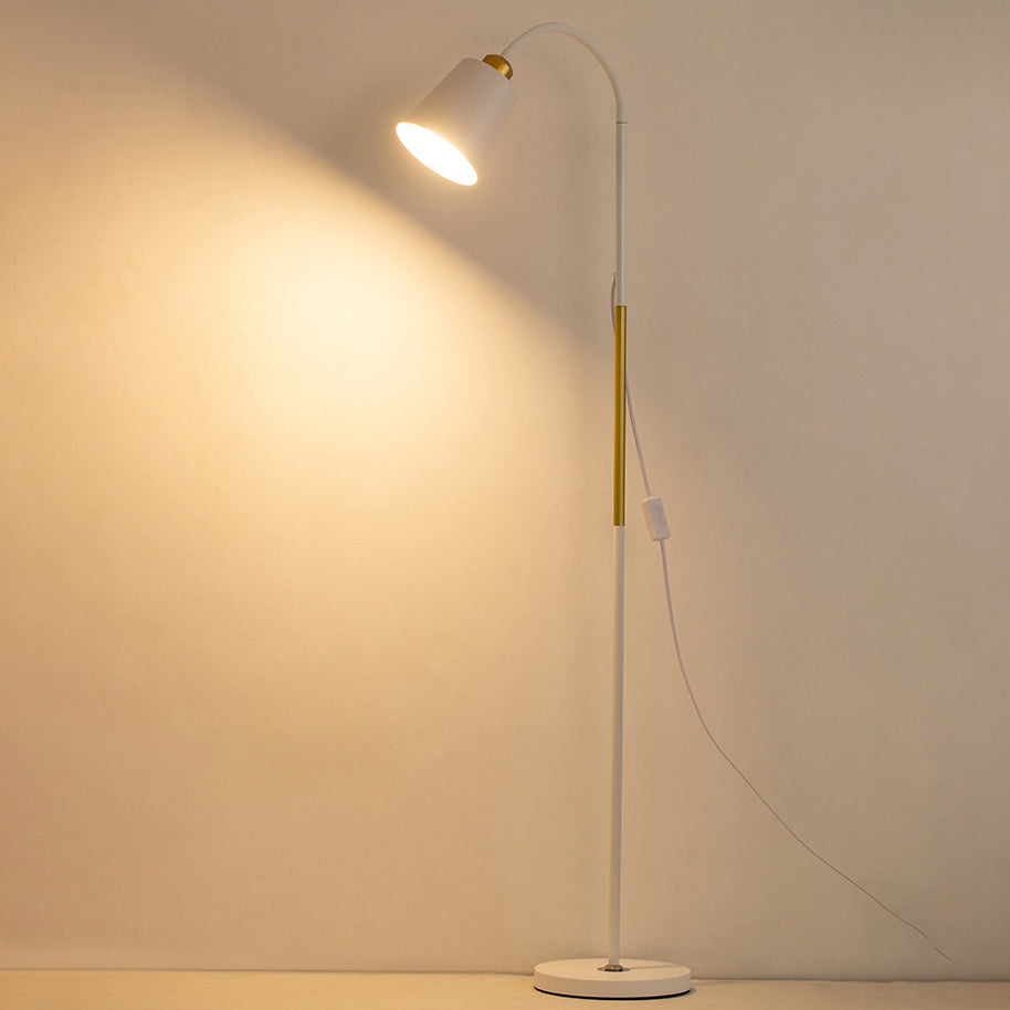 Minimalistische LED Stehlampe mit rundem PVC-Schirm