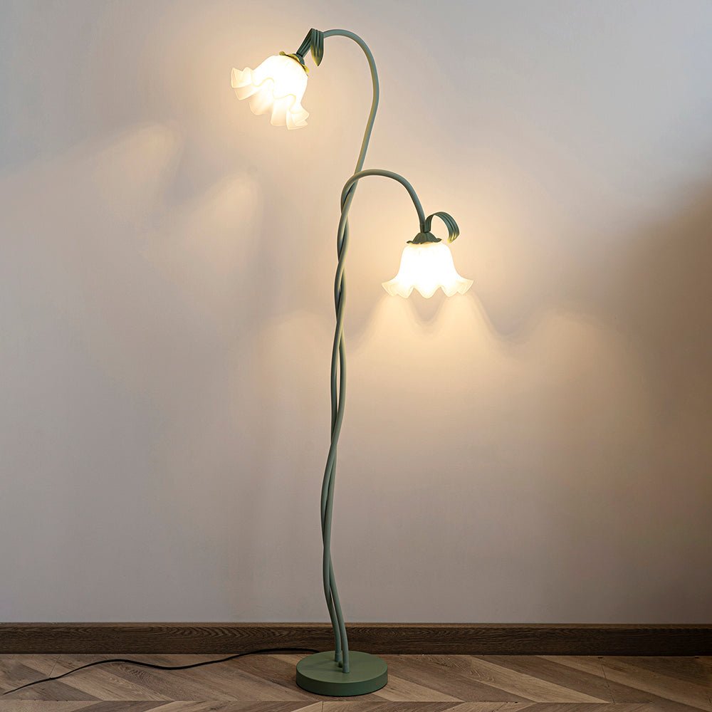 Callara – Blumige LED-Stehlampe im modernen Design