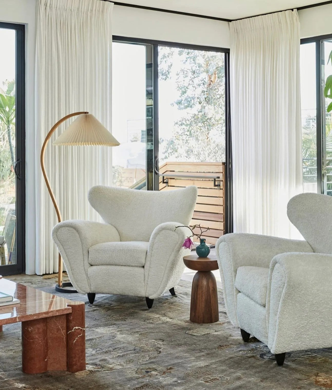 Caprani - Geschwungene Retro-Stehlampe aus Holz