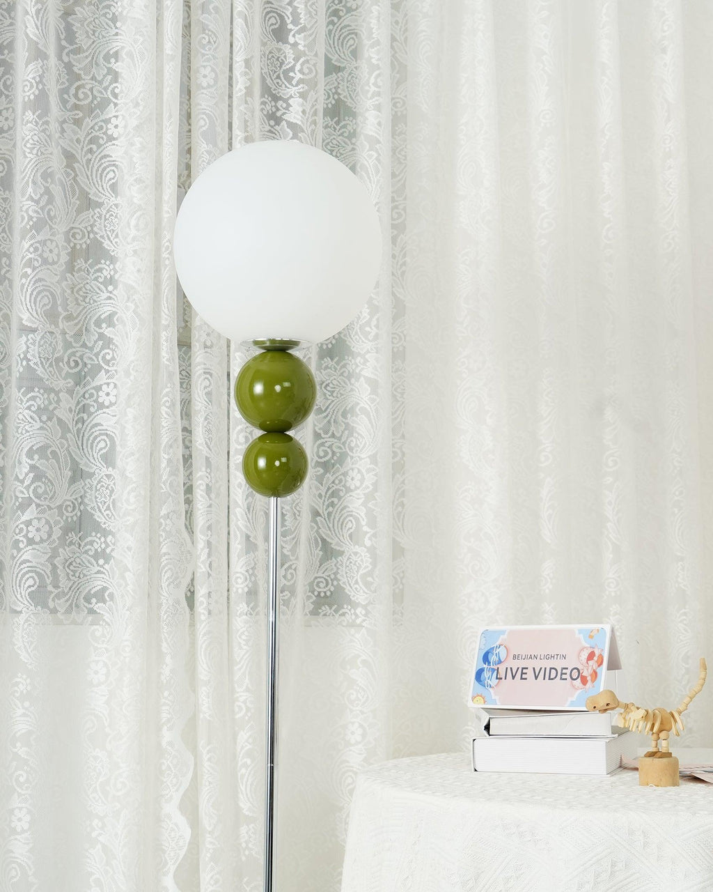 Clavelle – Wohnzimmer Blüten-Stehlampe mit LED-Beleuchtung