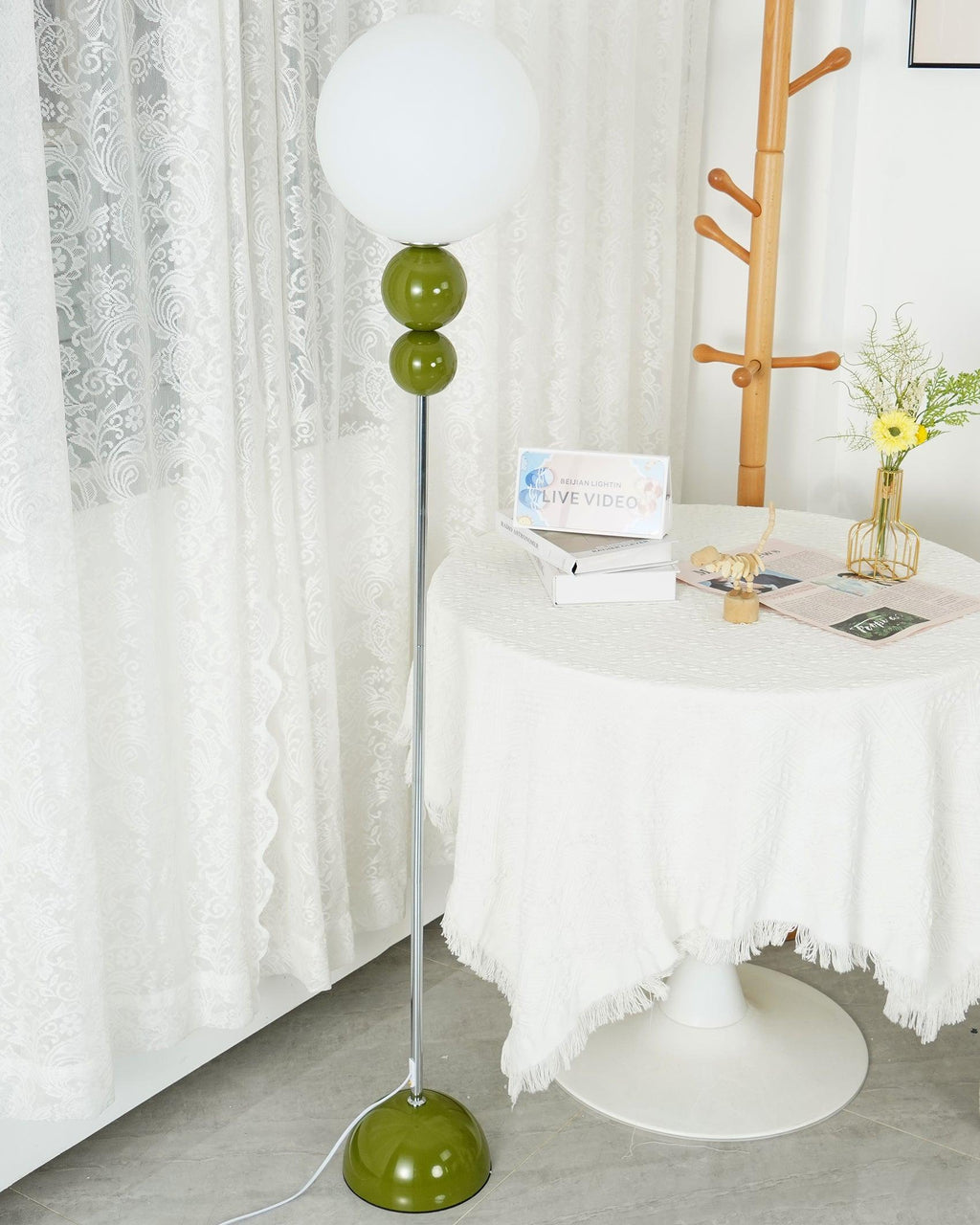 Clavelle – Wohnzimmer Blüten-Stehlampe mit LED-Beleuchtung