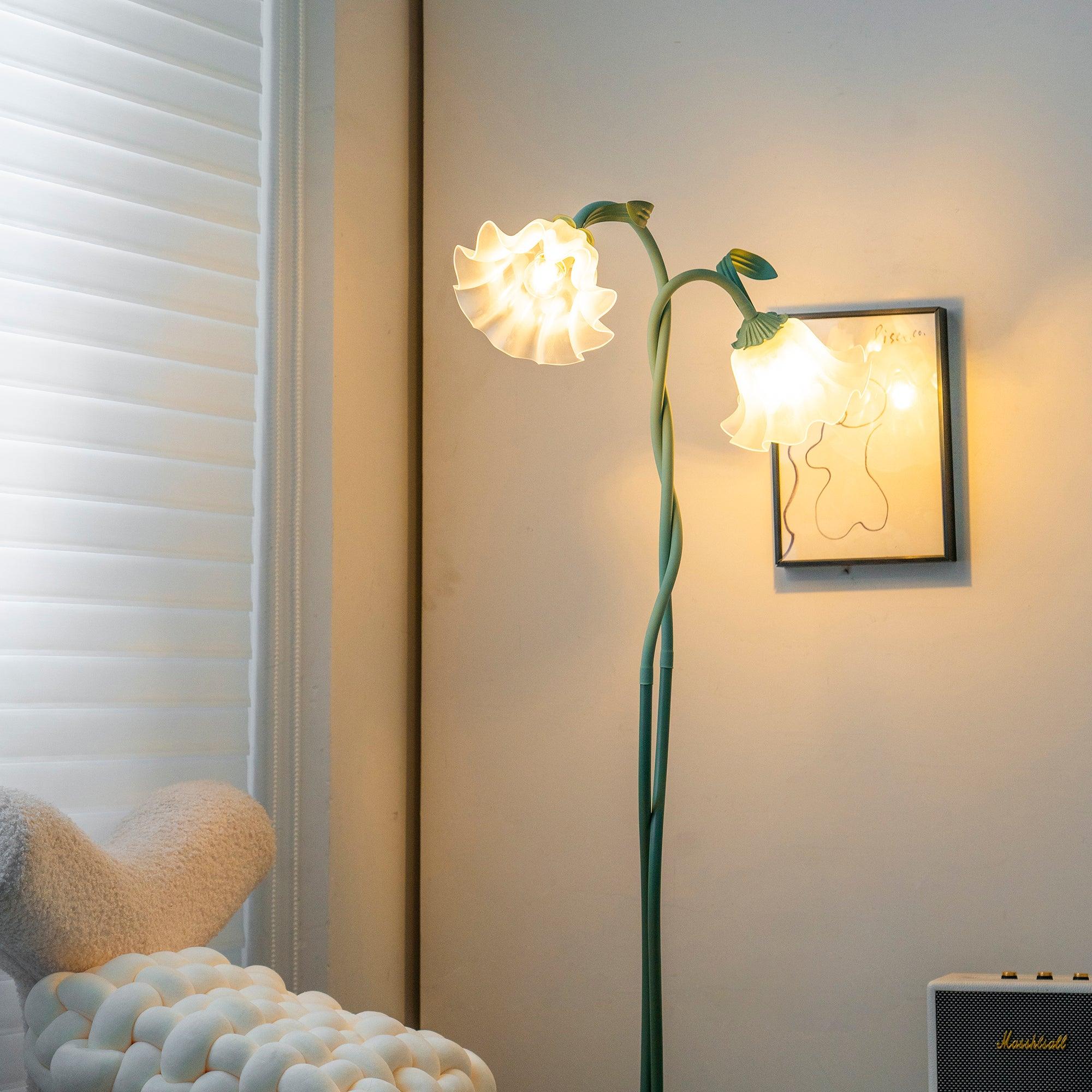 Callara – Blumige LED-Stehlampe im modernen Design