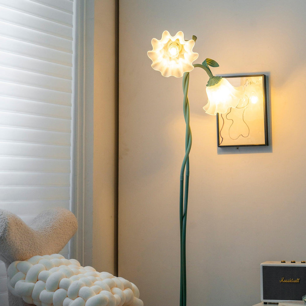 Callara – Blumige LED-Stehlampe im modernen Design