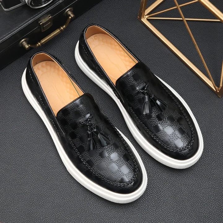 Men's Casual Shoes Embossed Leather Men Luxury British Style Penny Loafers Mens Slip-on Thick Sole Outdoor Flats New Arrival