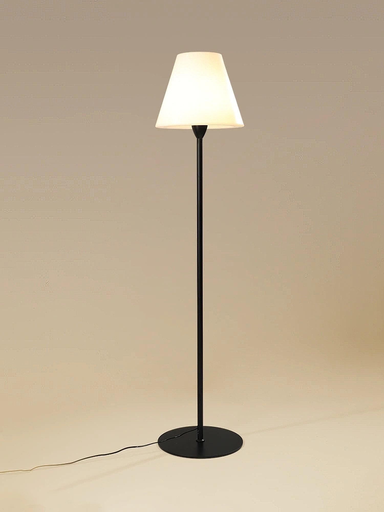 Moderne Ward Stehlampe