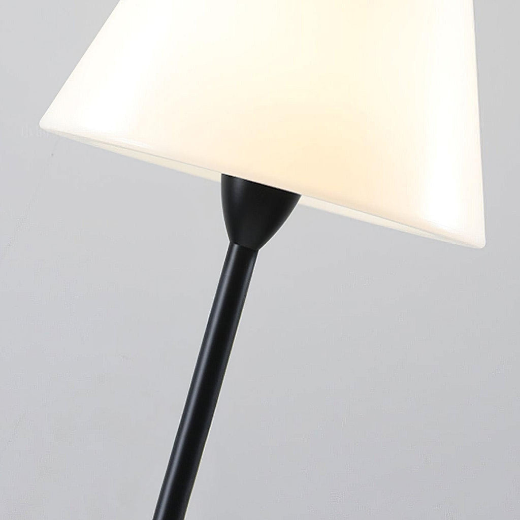 Moderne Ward Stehlampe