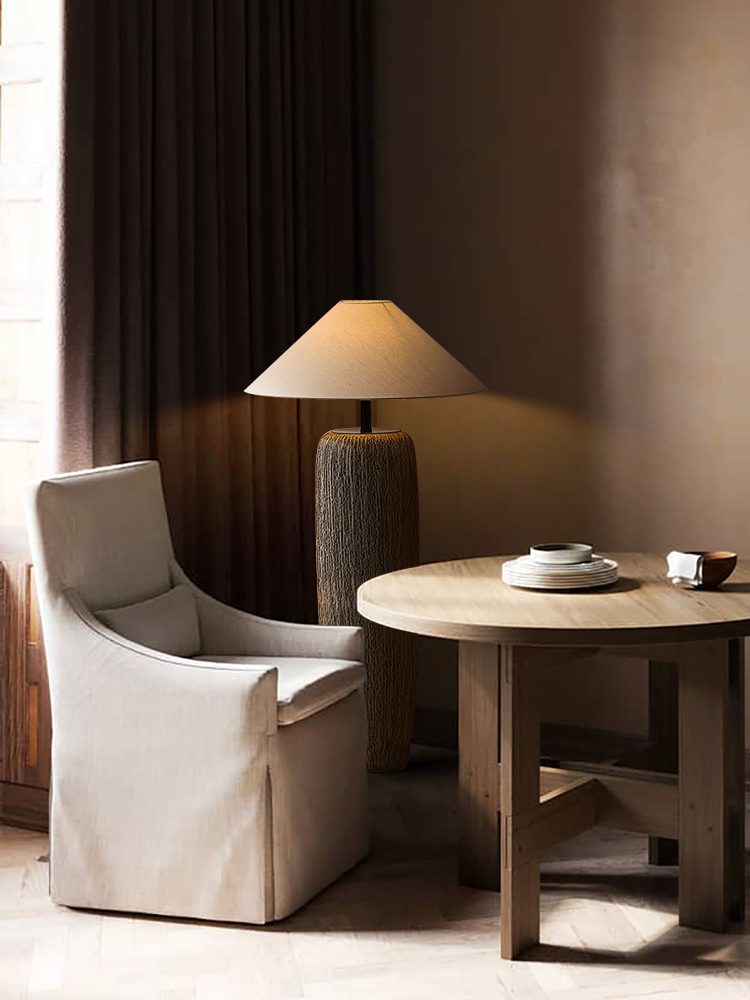 Rustikale Verwittertes-Holz Stehlampe