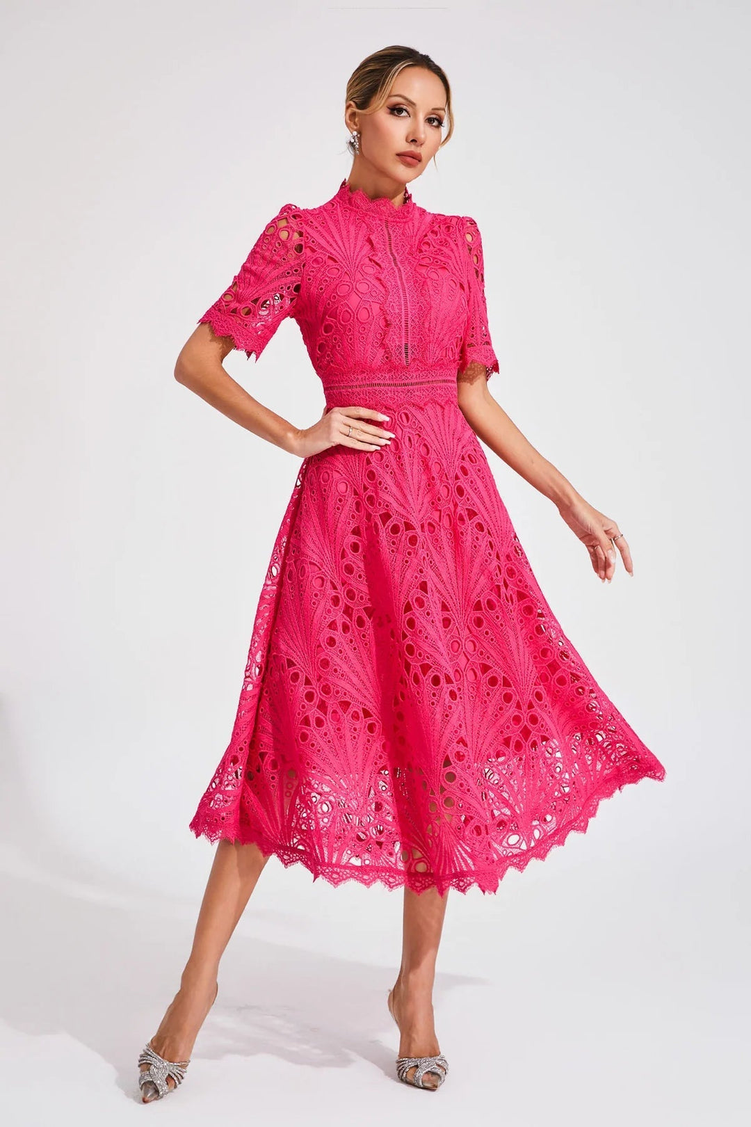 Vorelle - Blumenkleid mit Stickerei und kurzen Ärmeln