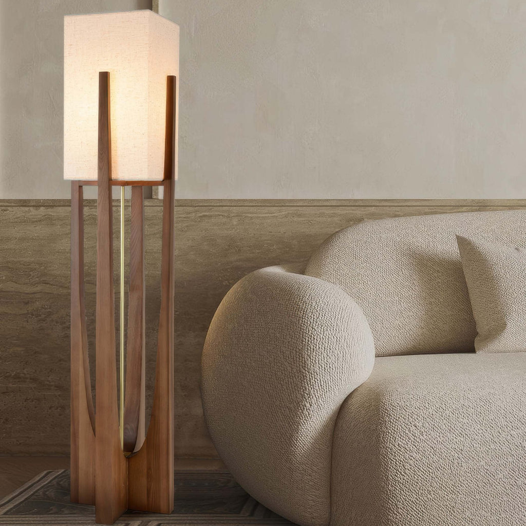 Japanische Walnuss Stehlampe im minimalistischen Holzdesign