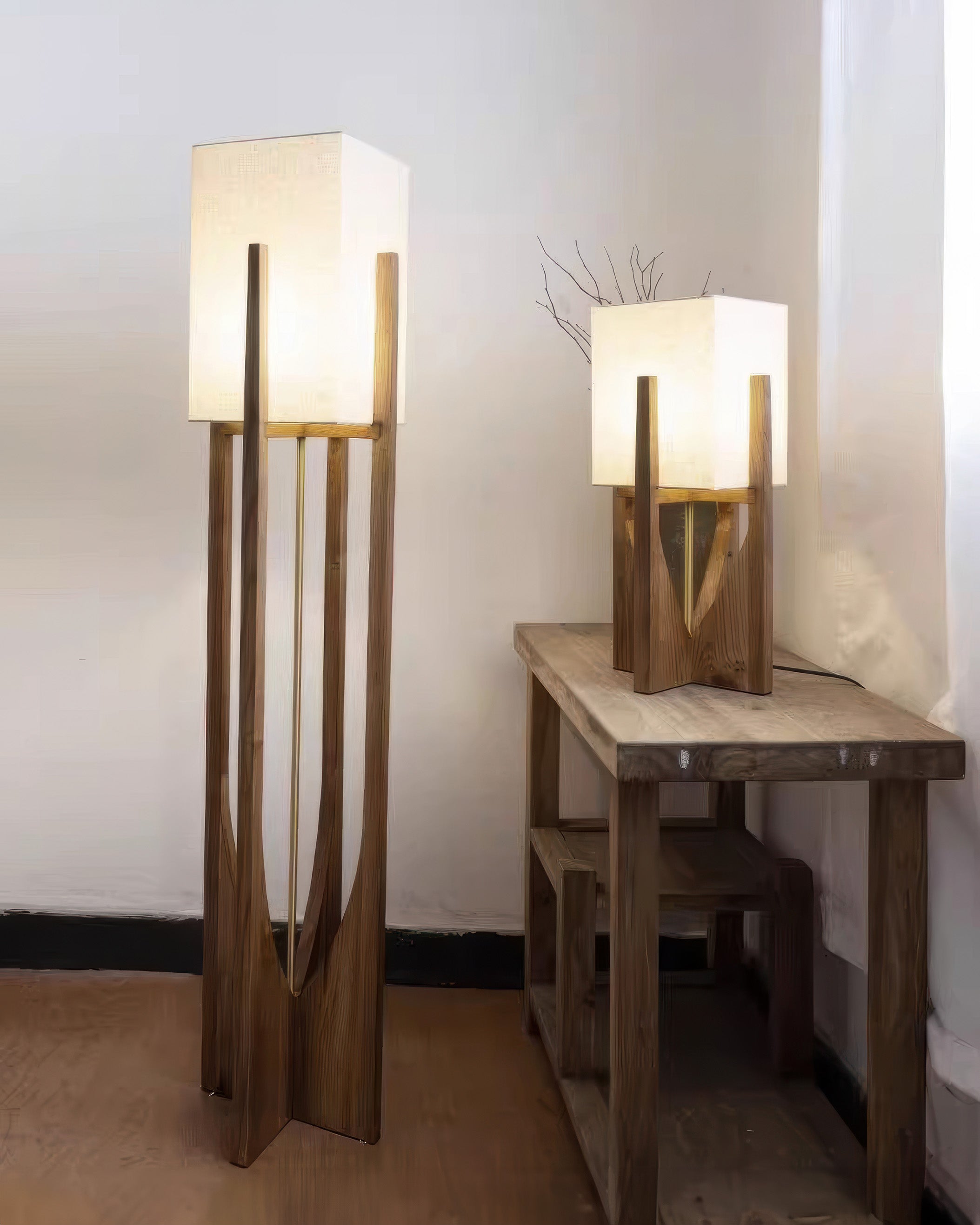 Japanische Walnuss Stehlampe im minimalistischen Holzdesign