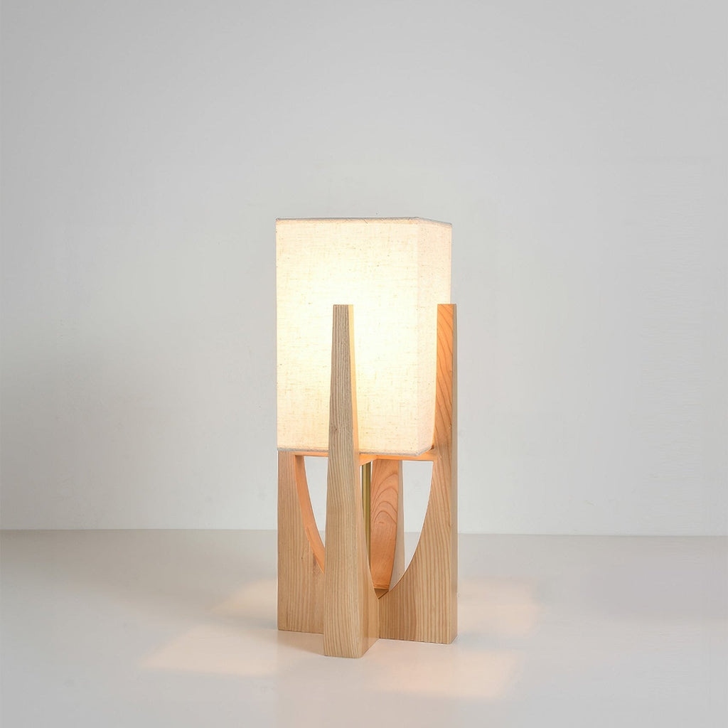 Japanische Walnuss Stehlampe im minimalistischen Holzdesign