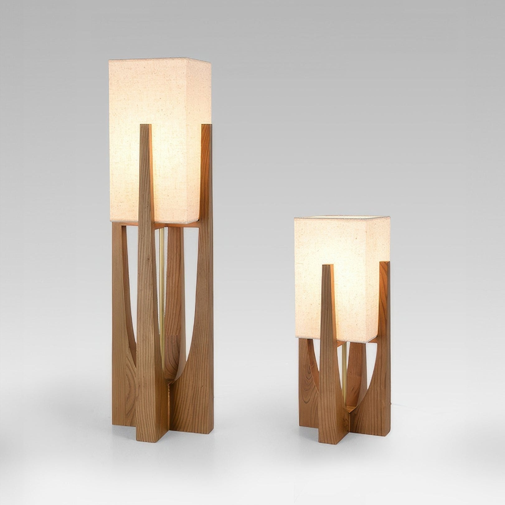 Japanische Walnuss Stehlampe im minimalistischen Holzdesign