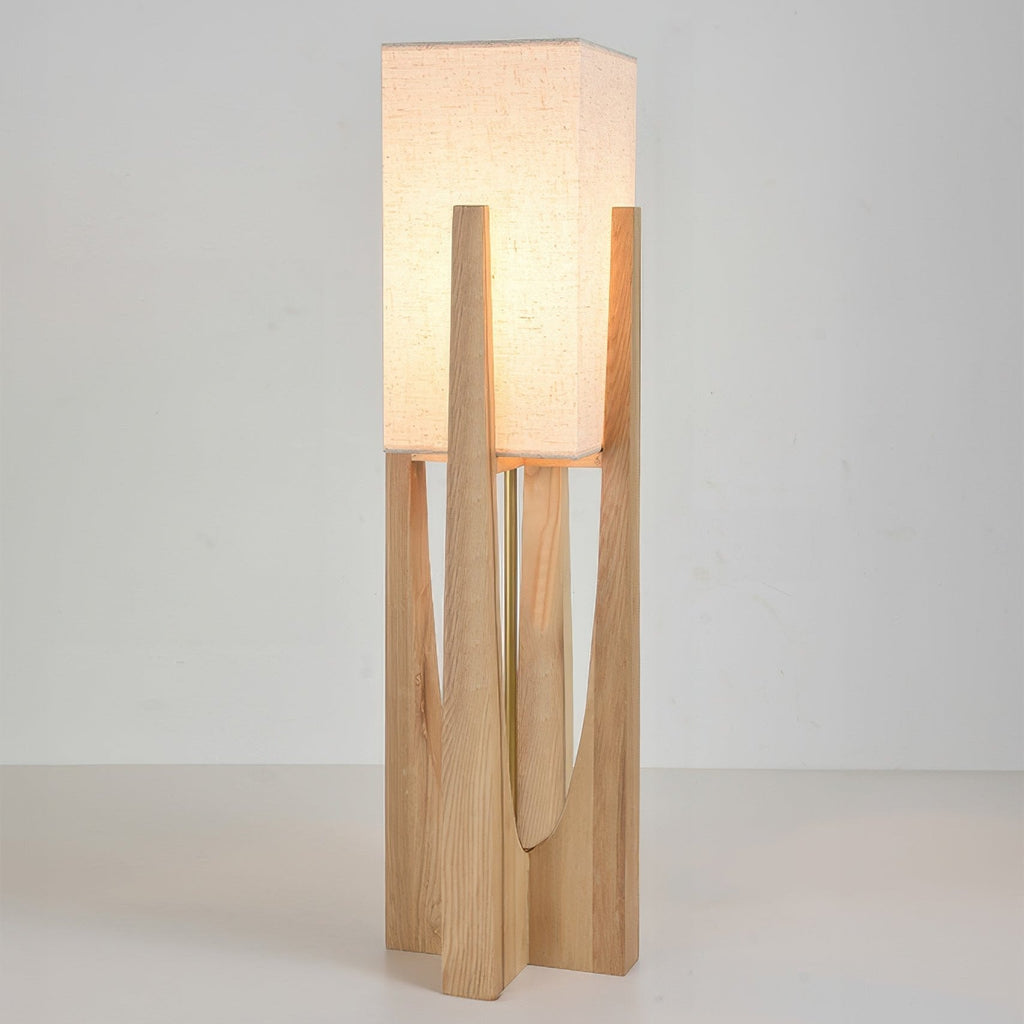 Japanische Walnuss Stehlampe im minimalistischen Holzdesign