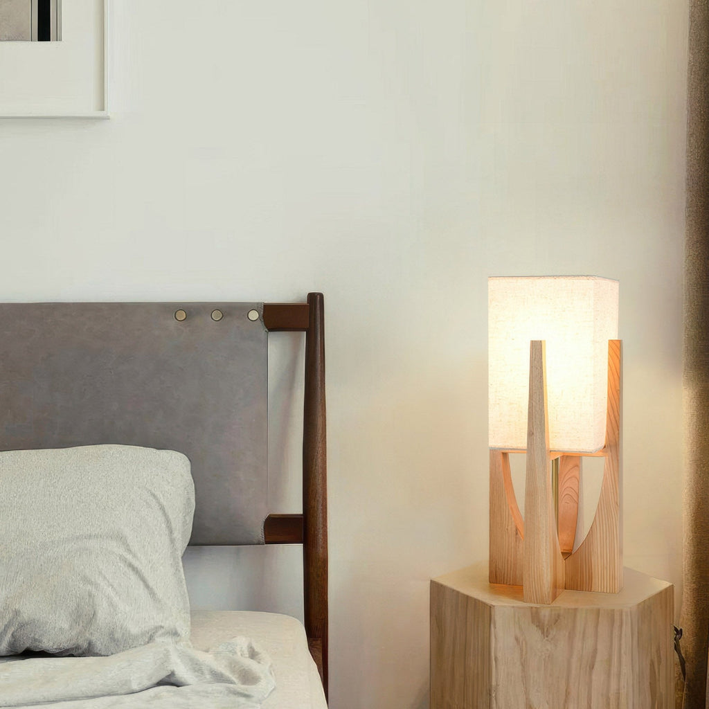 Japanische Walnuss Stehlampe im minimalistischen Holzdesign